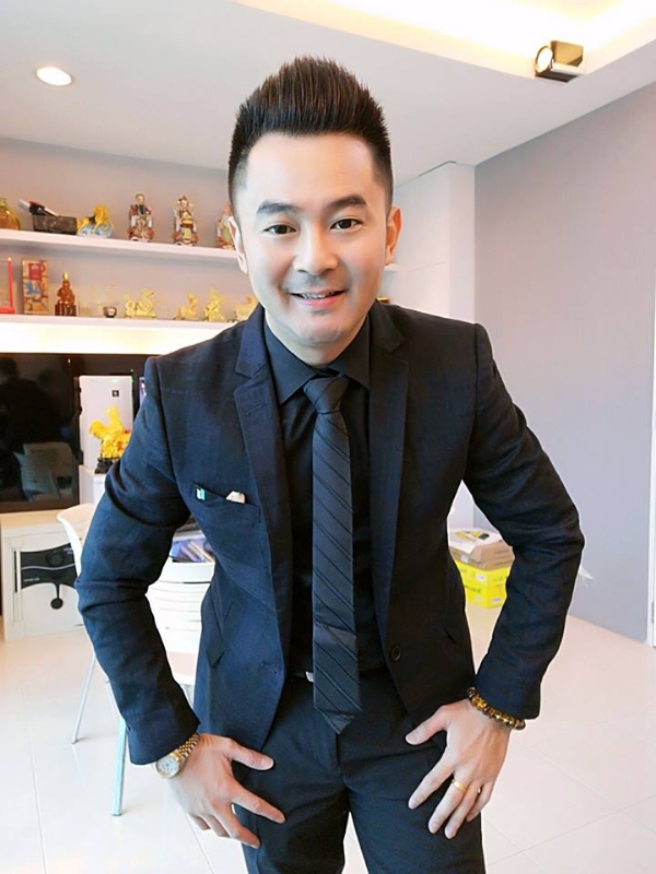 詩和遠方的第一张照片--香港认干亲服务网