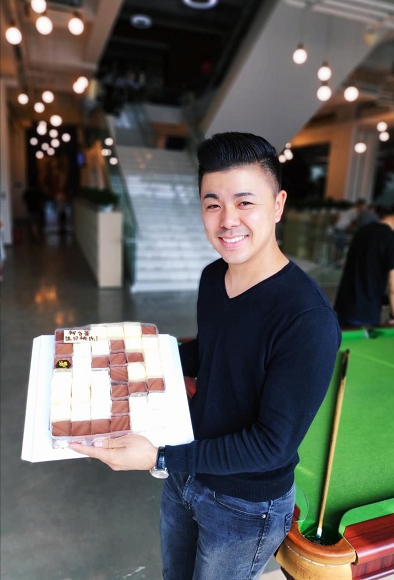 戏如人生的第二张照片--香港认干亲服务网