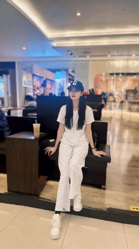 卖火柴的小女孩的第一张照片--香港认干亲服务网