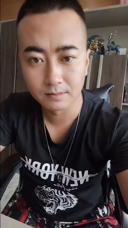 Luck耀的第一张照片--香港认干亲服务网